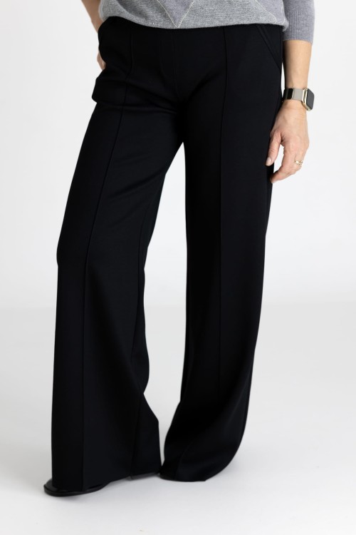 Przejdź do produktu Spodnie czarne z przeszytym  kantem RIANI 